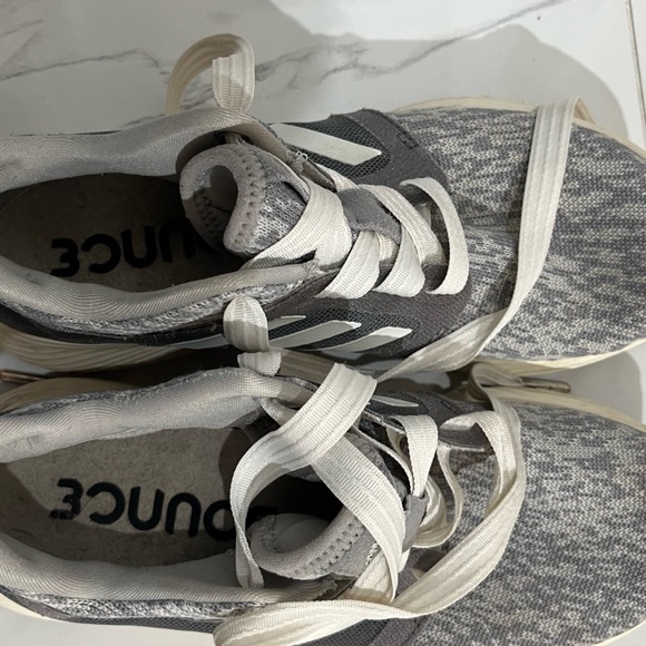 ADIDAS Indoor sports trainers. Soft and breathable material with bounce insoles - Picture 4 of 4